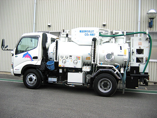 浄化槽水リサイクル車「クォーターマスター®」